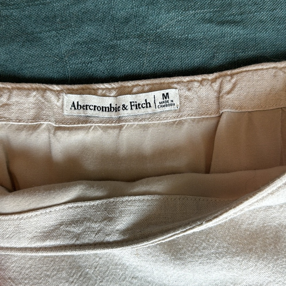 Abercrombie & Fitch Cream Mini Skirt - Picture 2 of 5